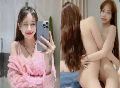 Lâm Thái Vy cùng người bạn thân thiết móc bím trên chương trình phát trực tiếp