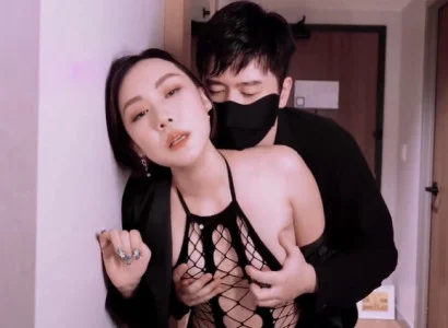 Người phụ nữ bán thân cho sếp để trả nợ giúp chồng
